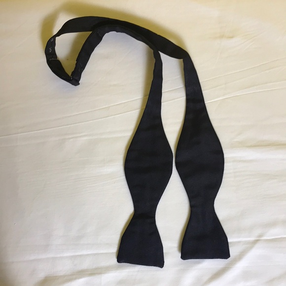 Christian Dior Vintage Silk Bow tie - Picture 1 of 5